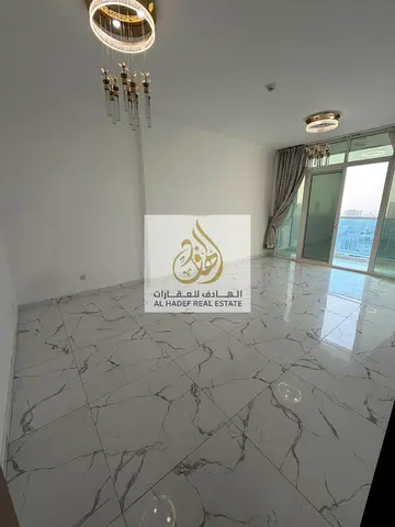 🏢🔥 للإيجار السنوي في عجمان – الرشيدية 1 🔥🏢  ✨ شقة 3 غرف وصالة بمساحات كبيرة وتشطيبات ممتازة – أبراج الواحة ✨  📍 موقع مميز في منطقة الرشيدية 1 – أ