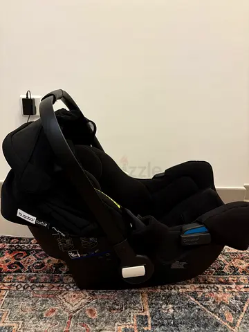 Black Infant Car Seat (rear-facing) - Good Condition