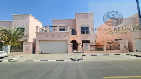 4BR Villa | 2 Living Areas | Covered Parking