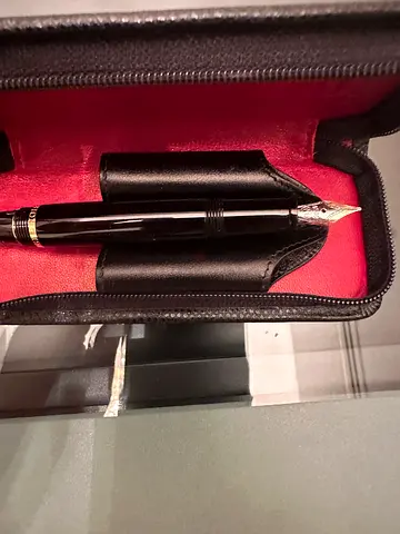 Mont Blanc pen rouge et noir