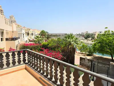 STUNNING UPGRADED TOWNHOUSE | SERENE VIEWS