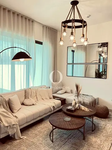 Direct on the Park | Fully Furnished | Single Row |