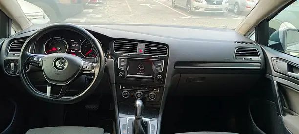 2015 Volkswagen Golf Base GCC Specs in Excellent Condition