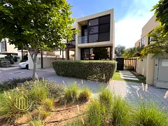 Private Garden| 5BR + Maid + Guest | Single Row | Park-Facing | Available in November