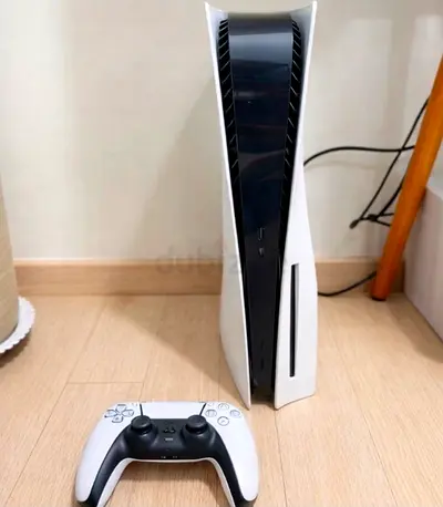 PlayStation 5 Disc Edition with DualSense Controller- Excellent condition