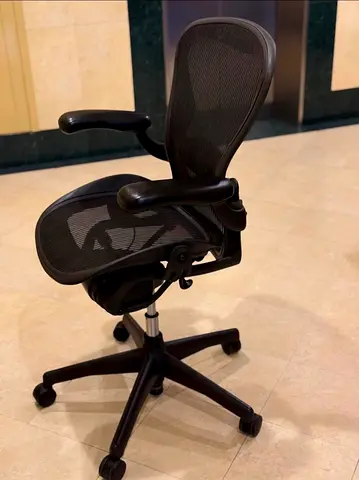 Herman miller classic Mesh Office Chair — Adjustable, Good Condition