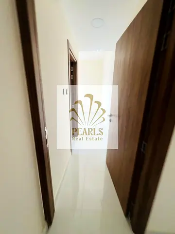 شقة أول ساكن للإيجار السنوي غرفة ماستر وصالة مع روف كبير و2 حمام وبلكونة في الجرف 3 عجمان بجوار مركز فزعة والسوق الصيني