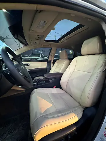 2013 Toyota AVALON 照片 6