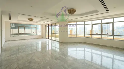 دوبلكس خمس غرف ماستر للإيجار السنوي في المجاز 3، طابقين، تراس كبير بإطلالة مفتوحة، غرفة خادمة وباركن مجاني