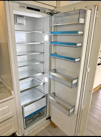 Siemens Built-in Fridge – Good Condition, Spacious Interior