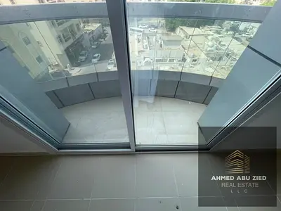 غرفة وصالة للإيجار السنوي بعجمان، ثاني صف من الكورنيش، غرفة ماستر، حمامان، بلكونة ومطبخ مغلق، بناية نظيفة وقريبة من جميع الخدمات.