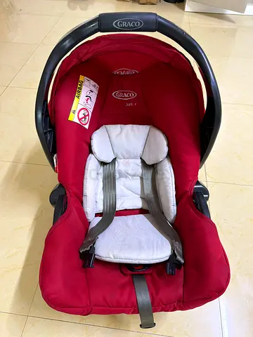 Graco Infant Car Seat / Baby Carrier - Red (Good Condition)