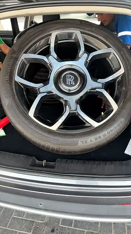 Genuine OEM Rolls-Royce Cullinan 22” Wheels + Continental Tyres