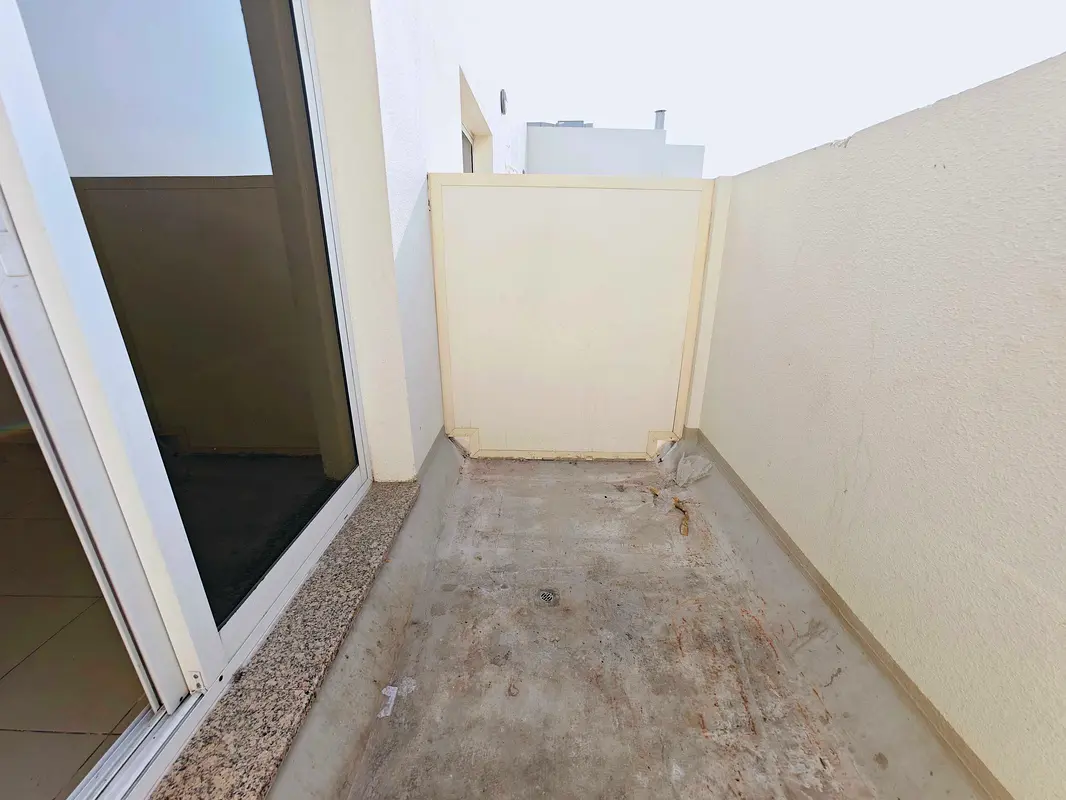 Spacious Studio// Close To Metro // Neat & Clean