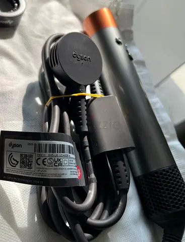 Genuine Dyson Airwrap Multi-Styler HS05 – Nickel/Copper

Used only a few times and in excellent cond