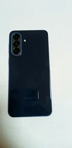 Samsung smartphone - good condition, triple rear camera