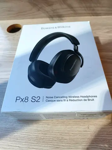 Bowers and Wilkins PX8 S2 - black