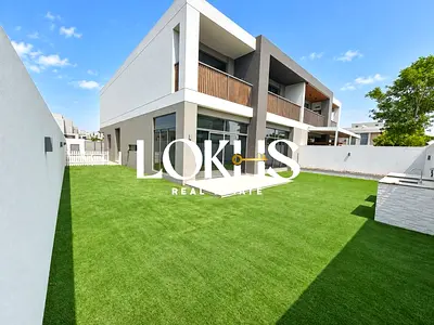 End Unit | Single Row | Near Amenities