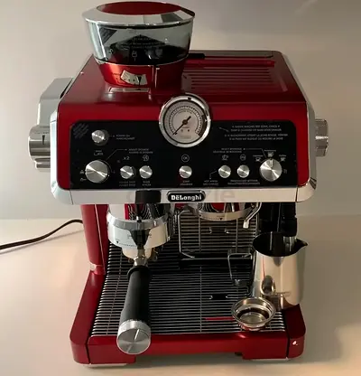 Delonghi Coffee Machine with grinder perfectly working