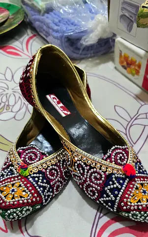 Brand new khussa, Embellished traditional jutti / khussa size 38-39