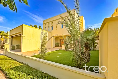 Vacant | Single Row | Close to Pool and Park