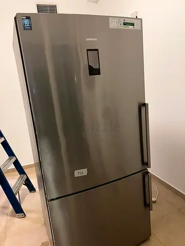 Siemens Stainless Steel Bottom-Freezer Refrigerator - Good Working Condition