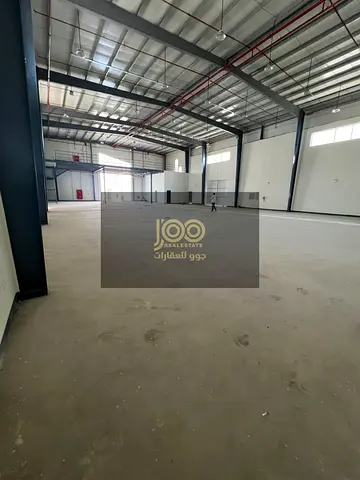 🏭🔥 مستودع للإيجار السنوي في أم الثعوب – أم القيوين | 12,500 قدم | 125 KW | 4 دفعات