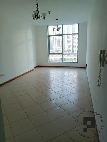 Spacious 1BR | Unfurnished | Prime Location | Marina Diamond 4