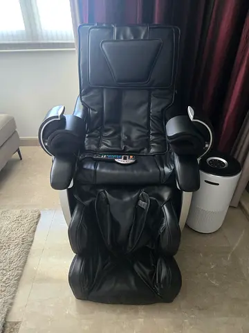 Osim Black Full-Body Massage Chair in Good Condition