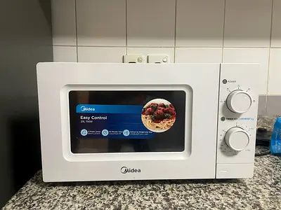 Midea Compact Microwave Oven - Manual Dial Controls, White 20L