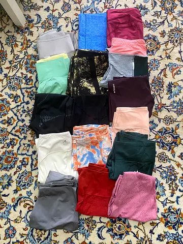 Bundle of assorted women's activewear leggings - size large