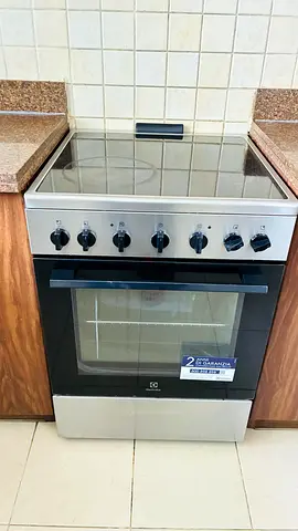 Electrolux freestanding electric cooker with ceramic hob - good condition