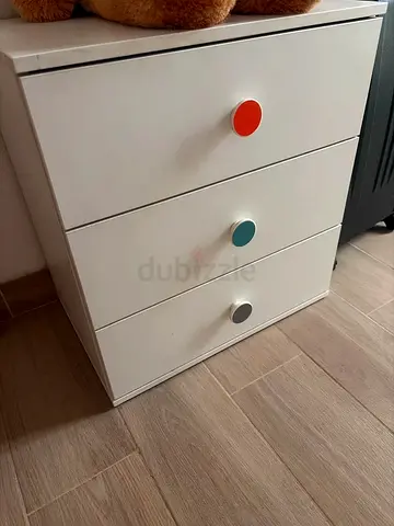 White 3-drawer bedside chest with colorful knobs - good condition