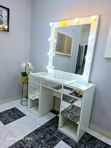 White Hollywood Vanity Dressing Table with Lighted Mirror and Drawers