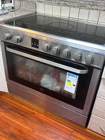 Stainless Steel Electric Cooker with Glass Hob and Oven - Good Condition