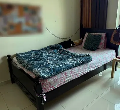 Single wooden bed frame (without mattress)