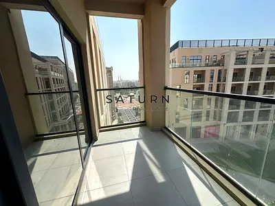 Balcony studio with kitchen appliances and free parking