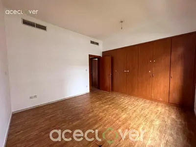3 BHK with Laundry /Spacious / Immaculate