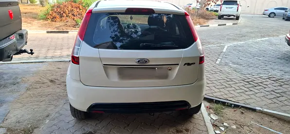 2015 FORD FIGO 照片 5