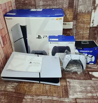 PS5 Slim Disc 1TB + 2 Controllers + HyperX Charger + Warranty | Like New