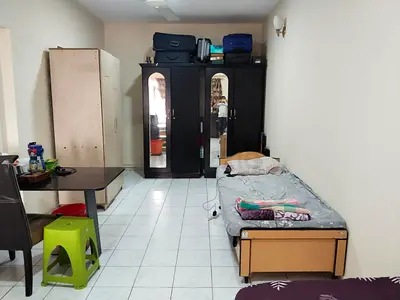 Executive Bed Space for male on Rolla street Bur Dubai for just 1199 3 bachelors only.