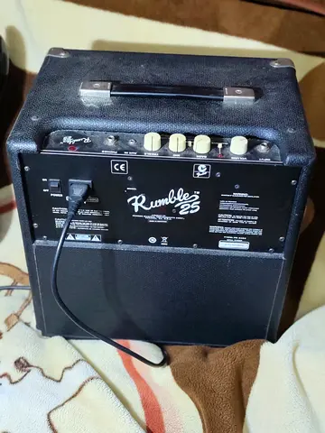 guitar bass + larg speaker