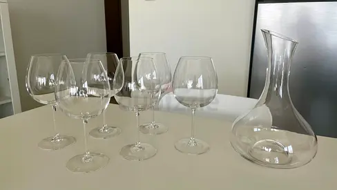 Set of 6 Wine Glasses with Glass Decanter IKEA – Excellent Condition