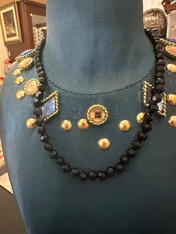 Black faceted bead necklace - vintage style