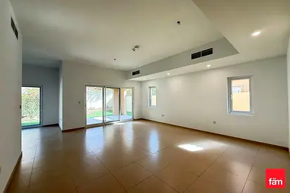 Corner | Single Row | Big plot | Ready to move in