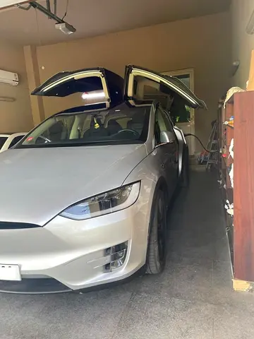 2017 Tesla MODEL X — фото 2