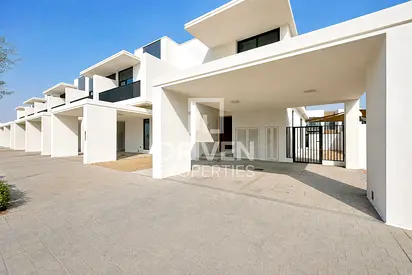 Single Row | Fully Extended | Close to Amenities