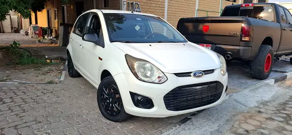 2015 FORD FIGO 照片 4