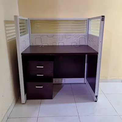 Single workstation desk with partition and 3 drawers - dark wood