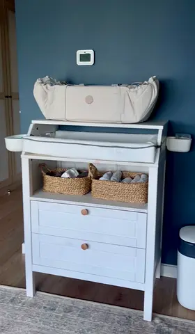 Changing table / chest of drawers